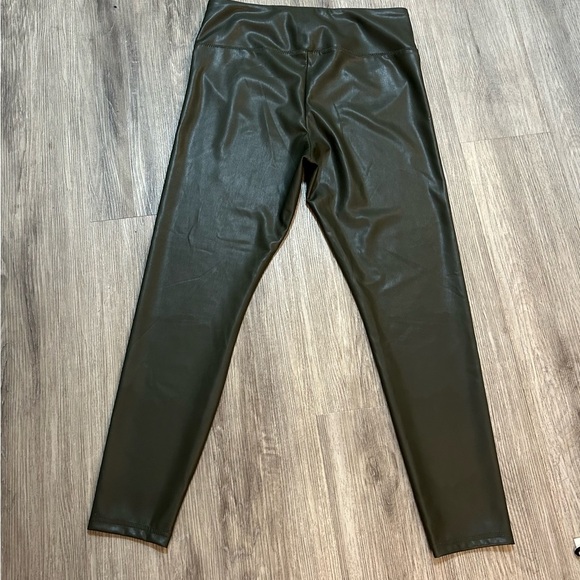 Chic Olive High-Waist Faux Leather Leggings - Picture 4 of 8